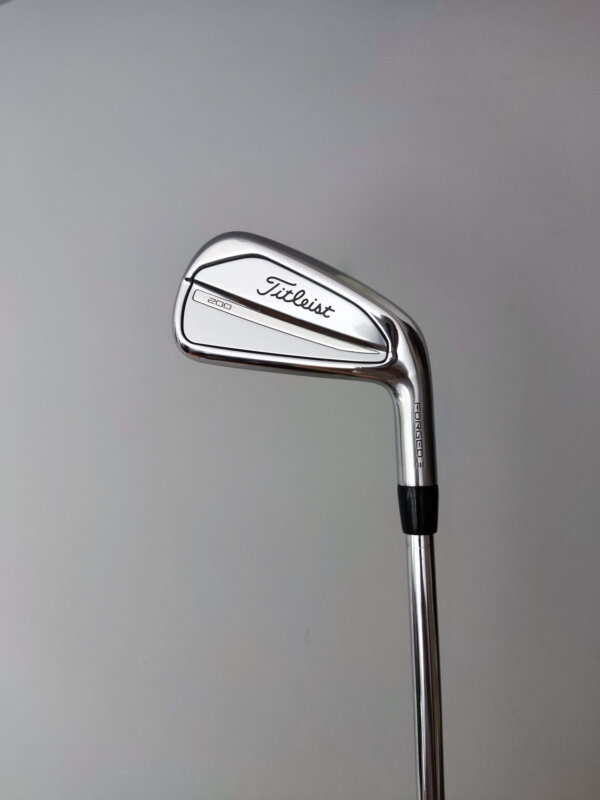 Titleist T200 / J4 / Stiff / Förlängda 0.75